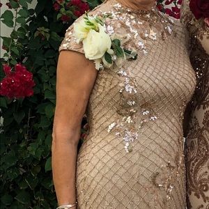 Adrianna Pappell size 6 gold sequins